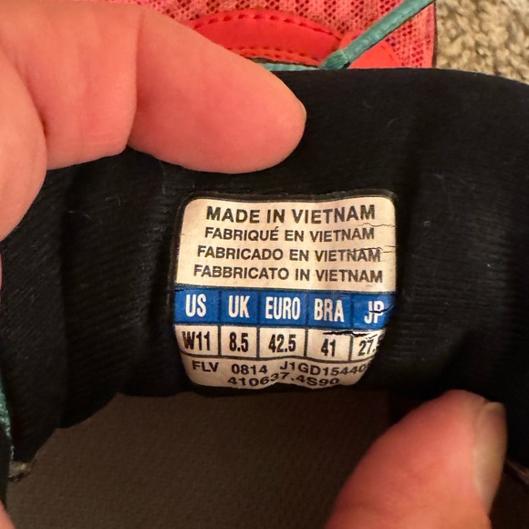 Mizuno Women’s shoes size 11 - Picture 2 of 4